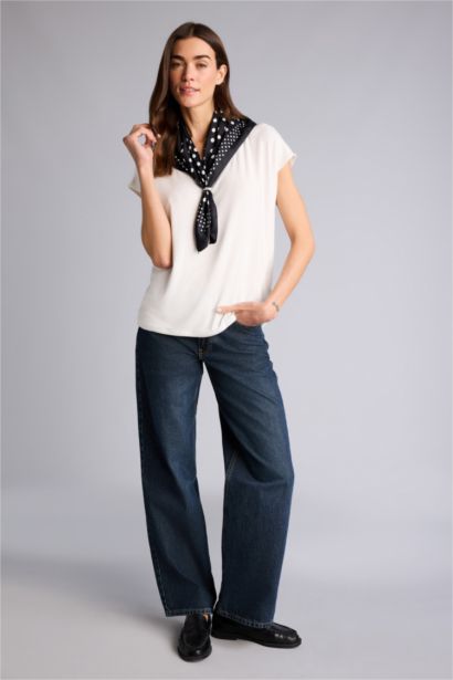 V Yaka Basıc Düz Kısa Kollu Tişört