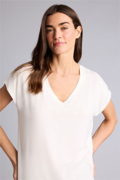 V Yaka Basıc Düz Kısa Kollu Tişört