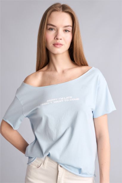 Slım Fıt Kayık Yaka Baskılı Tişört