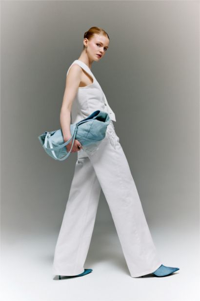 بنطلون جينز بخصر منخفض ورجل واسع من Afra x DeFacto