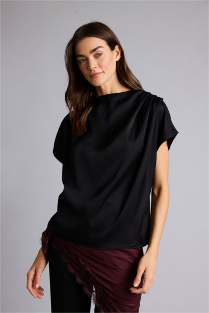 Regular Fit Degaje Neck Short Sleeve Blouse