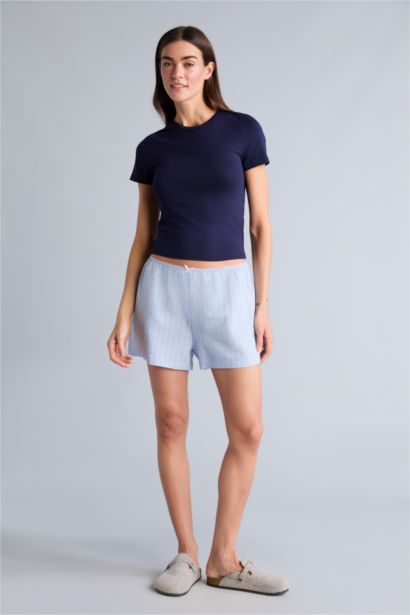 Teknik Regular Fıt Kısa Boy Gofre Dokulu Şort