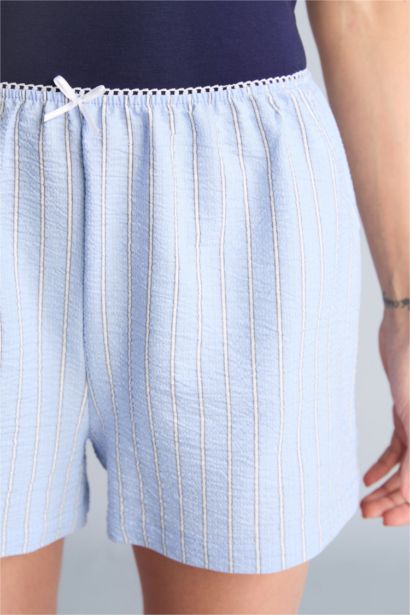 Teknik Regular Fıt Kısa Boy Gofre Dokulu Şort