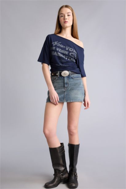 Fıtted Açık Omuz Baskılı Tişört