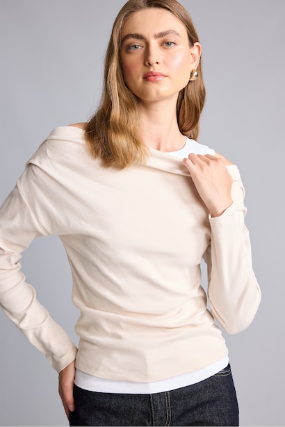 Рибана футболка