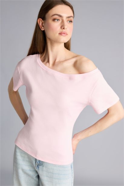 Regular Fit Kayık Yaka Tişört