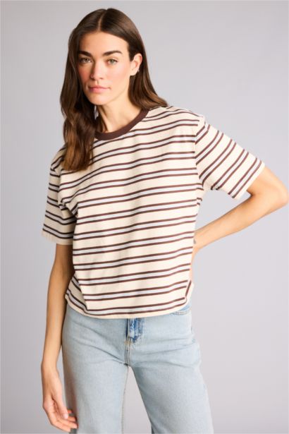 Relax Fıt Bisiklet Yaka Çizgili Kısa Kollu Tişört