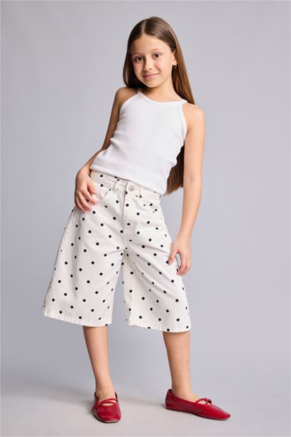 Girl Capri