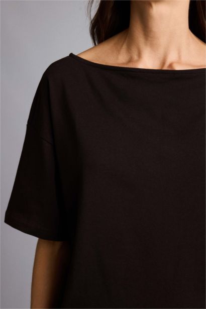 Relax Fıt Kayık Yaka Basıc Düz Kısa Kollu Tişört