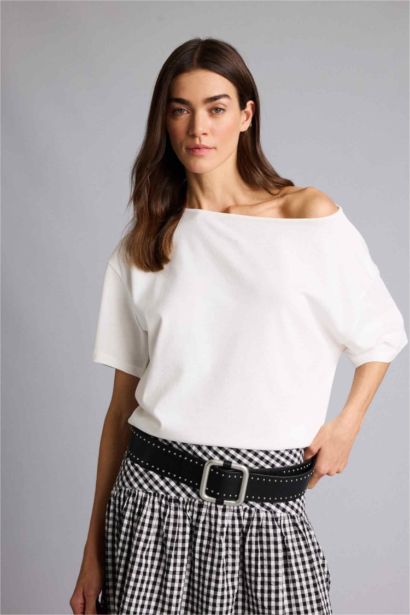 Relax Fıt Kayık Yaka Basıc Düz Kısa Kollu Tişört