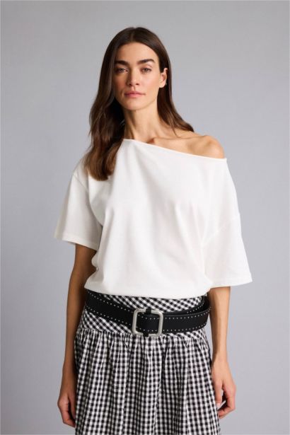 Relax Fıt Kayık Yaka Basıc Düz Kısa Kollu Tişört