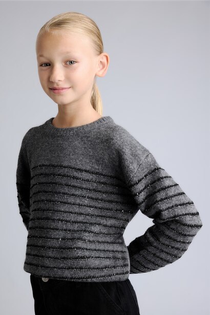 Girl Regular Fit Crew Neck Pullover