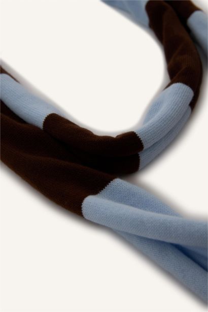 سكارف نسائي