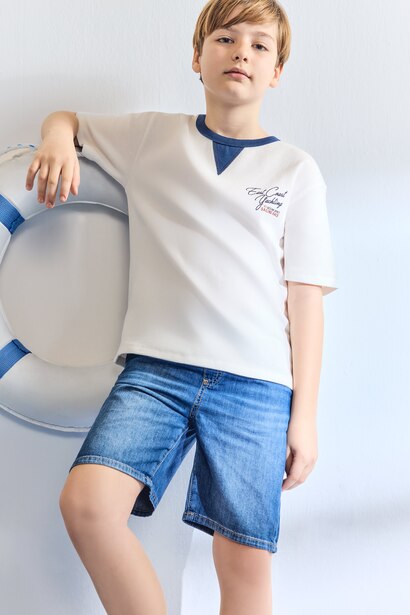 T-shirt écru gaufré imprimé à col rond et manches courtes Coupe régulière pour garçon