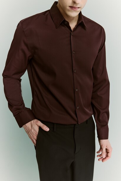 Chemise bordeaux foncé à manches longues Coupe moderne
