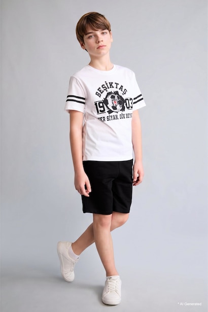 Boy Oversize Fit Elastic Band Shorts