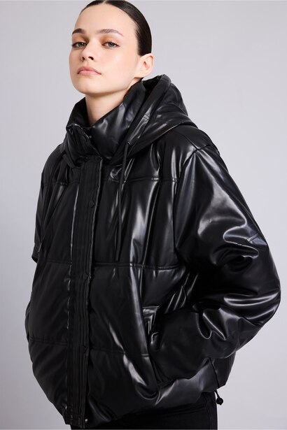 Veste en similicuir à capuche et poches Coupe régulière
