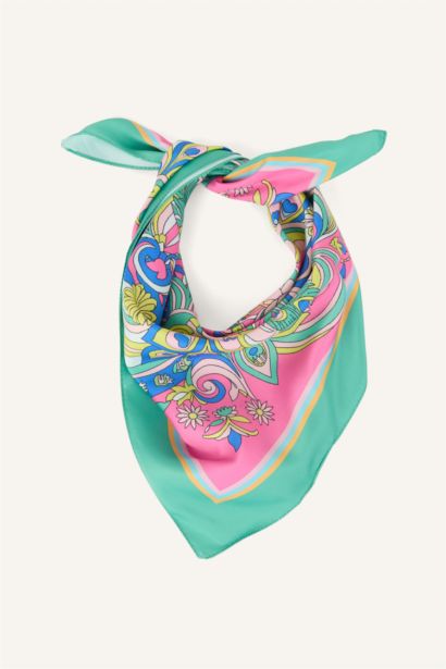 سكارف نسائي منقوش