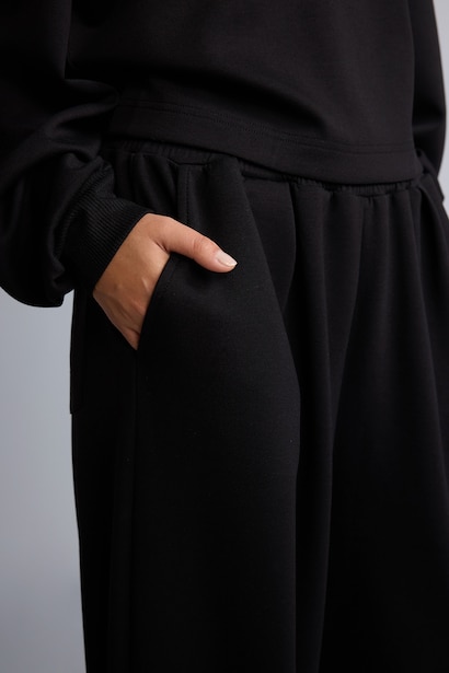 سروال قصة واسعة