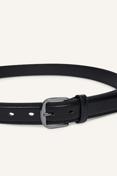 Man Oval Buckle Faux Leather