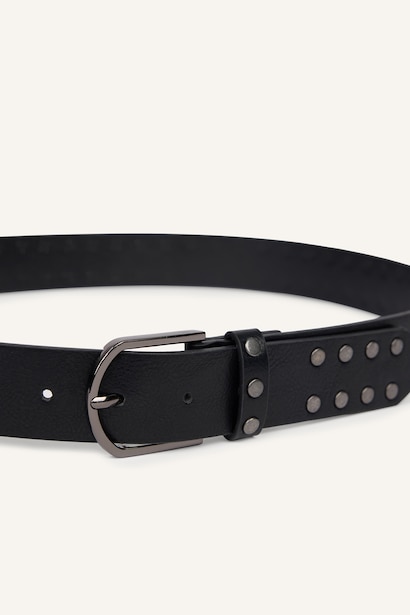 Man Oval Buckle Faux Leather