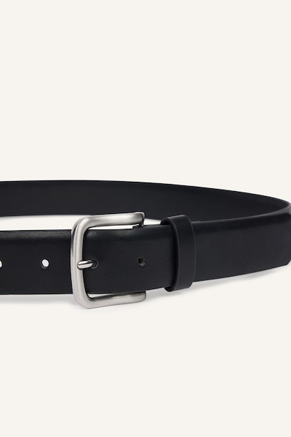 Man Oval Buckle Faux Leather