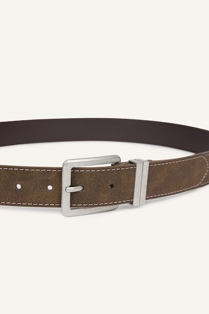 Man Oval Buckle Faux Leather