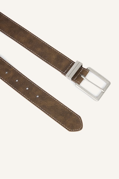 Man Oval Buckle Faux Leather
