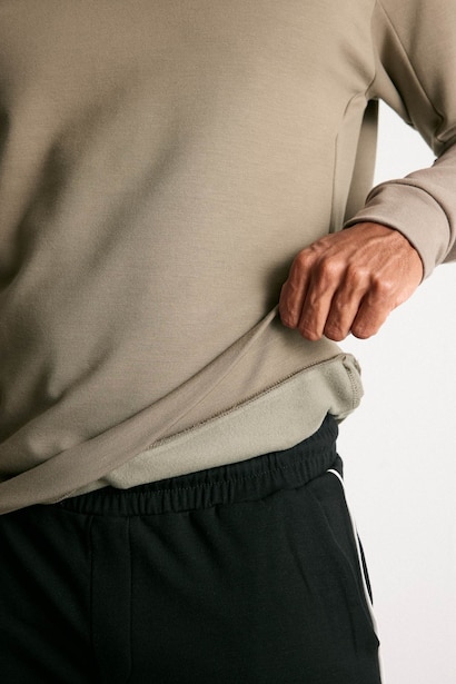 Standard Fit Sweatshirt