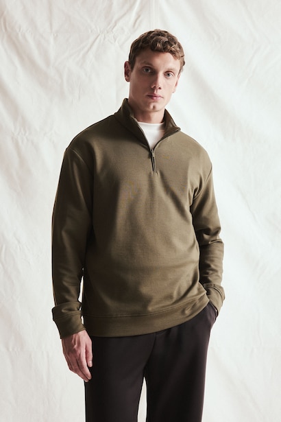 Standard Fit Stand Collar Half-Zip Basic Sweatshirt