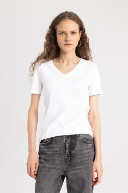 تيشيرت بيزك نص كم قطن سليم فيت بياقة V