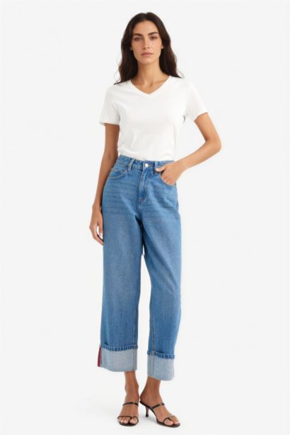 تيشيرت نص كم سادة بيزك سليم فيت بياقة V