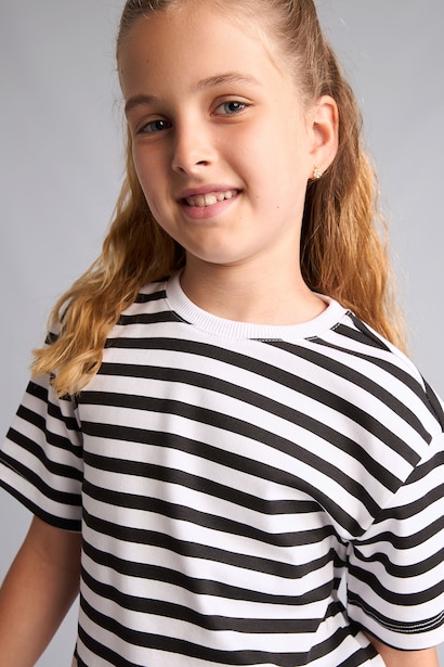 T-shirt rayé à col rond et manches courtes en coton 100% pour fille