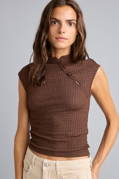 Slim Fit Half Turtleneck Sleeveless Top