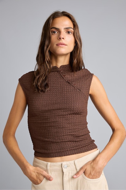Slim Fit Half Turtleneck Sleeveless Top