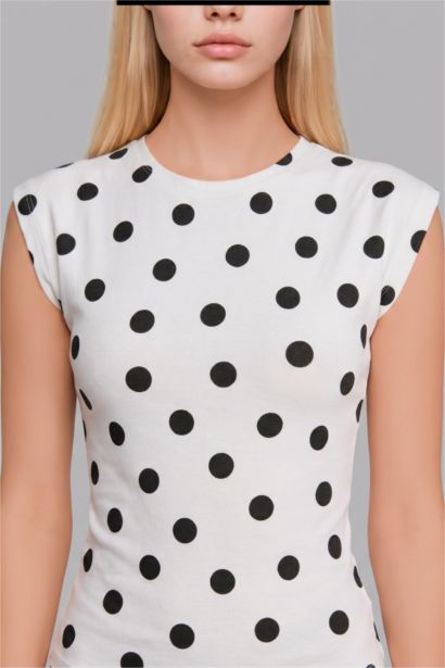 Slim Fit Kısa Kollu Ribana Puantiyeli Tişört