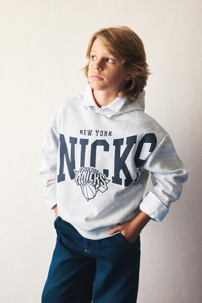 Regular Fit NBA New York Knicks Licensed Hooded Sweatshirt