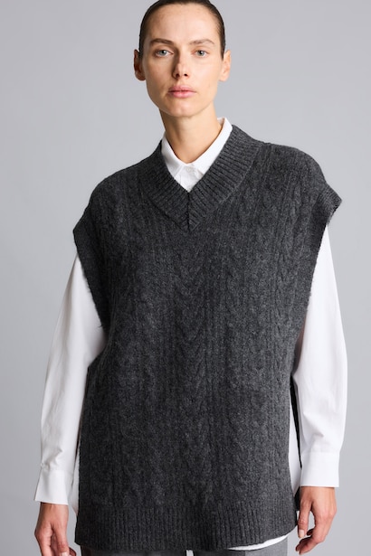 Relax Fit V-Neck