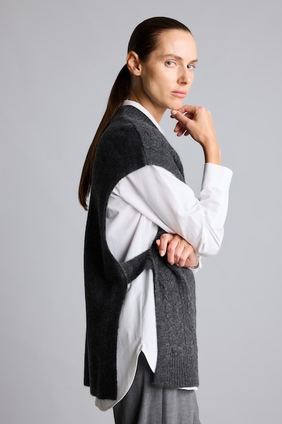 Relax Fit V-Neck