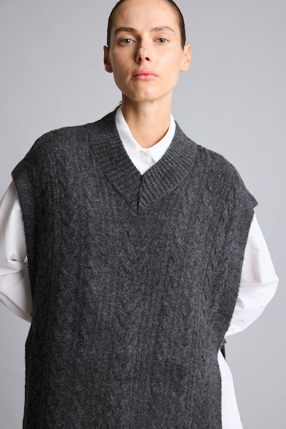 Relax Fit V-Neck