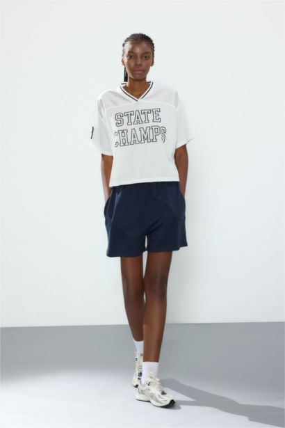 Standard Fit Thin Sweatshirt Fabric Short Leg Shorts