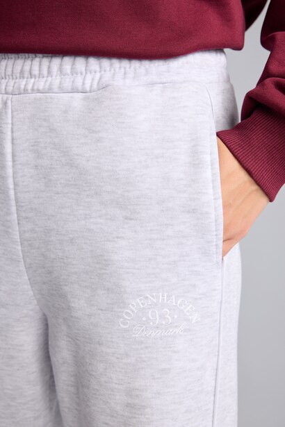 Elastic Waist Straight Fit Thick Fabric Sweatpants