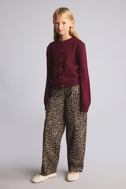 Woman Relax Fit Crew Neck Cardigan