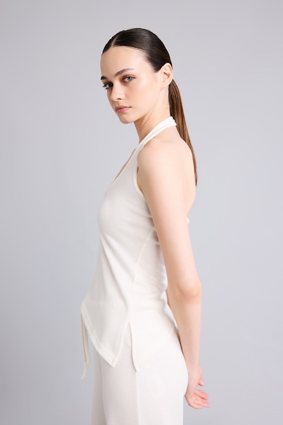 Fitted Asimetrik Halter Yaka Jakarlı