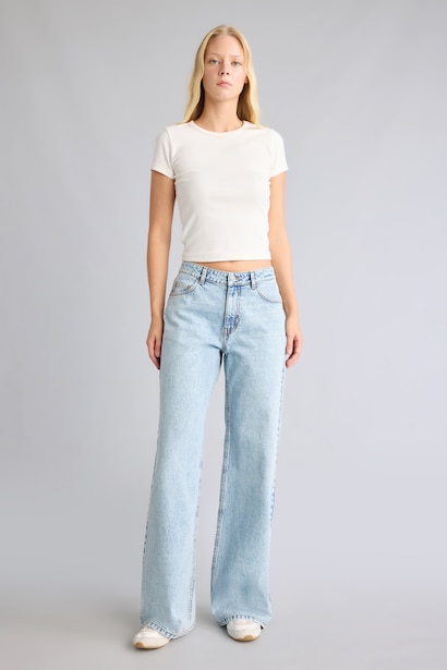 Jean taille basse à jambes larges