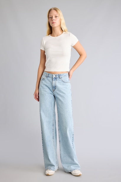 Jean taille basse à jambes larges