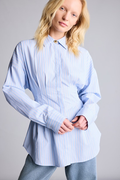 %100 Pamuk Fitted Bel Detaylı Çizgili Poplin Gömlek