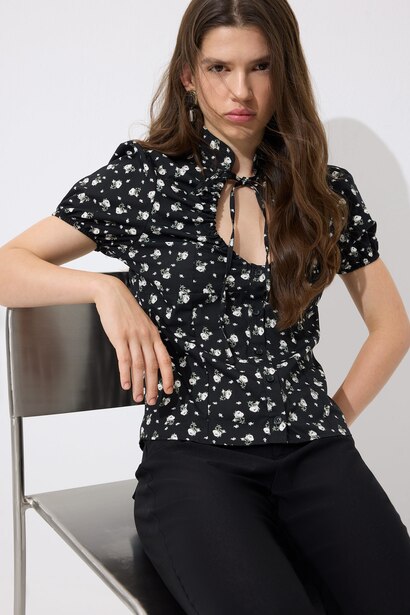 Fitted Floral Poplin Shirt