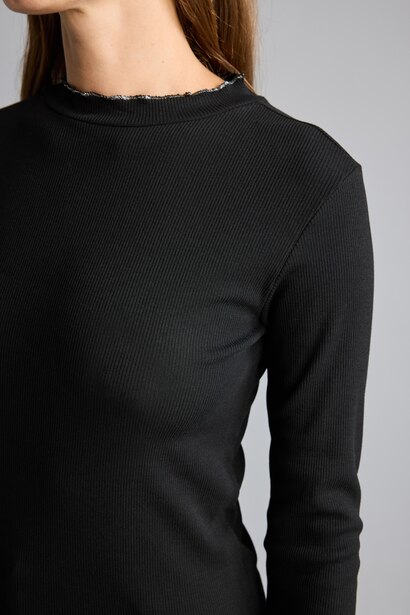 Lettuce Edge Detail Basic T-Shirt