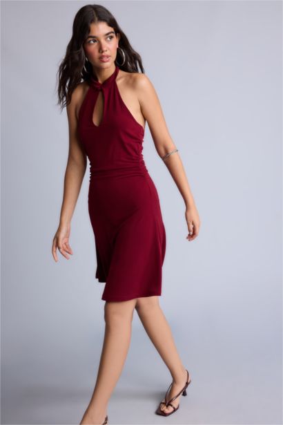 Modern Fıt Halter Yaka Elbise